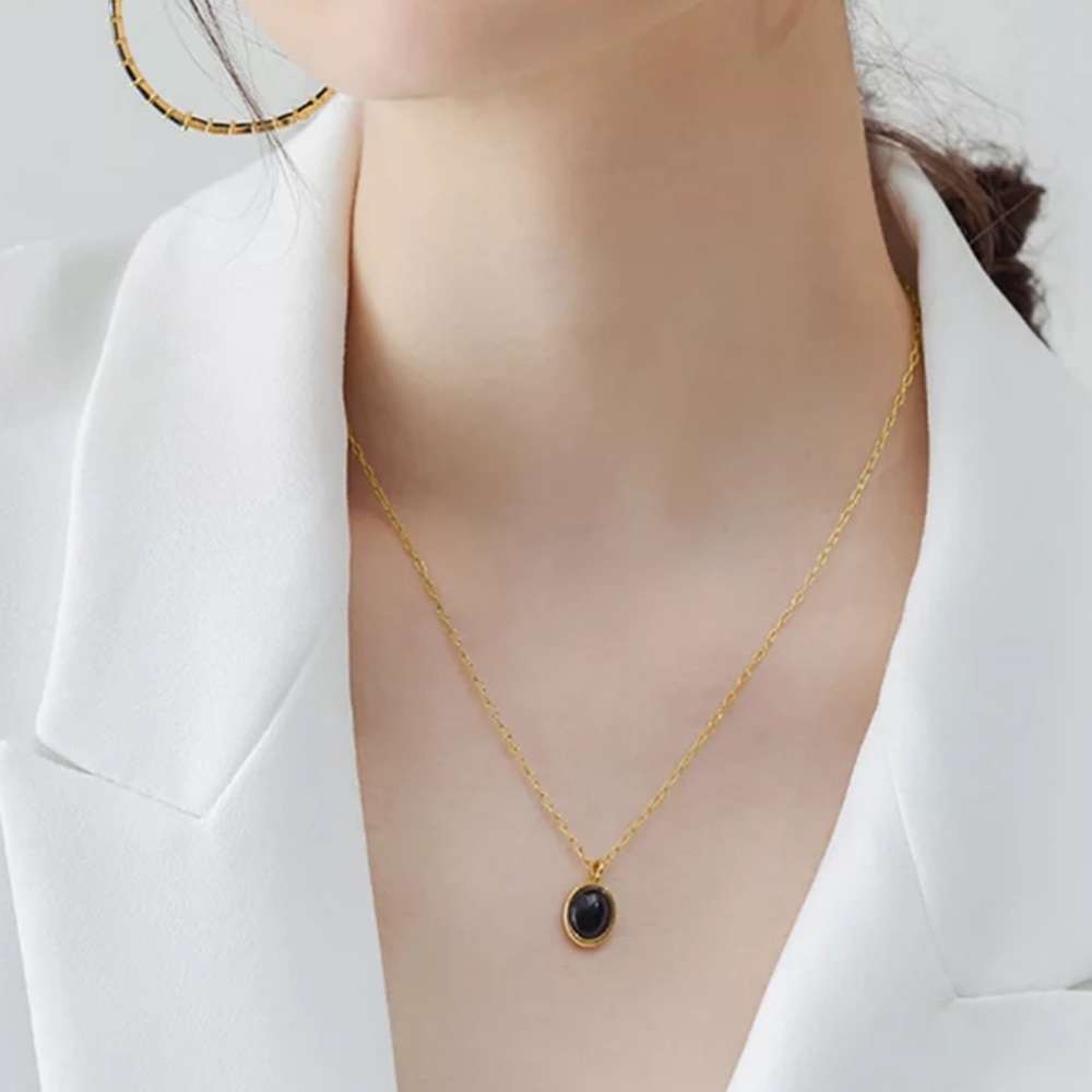 18GP Onyx Oval Necklace - Picture 4 of 4